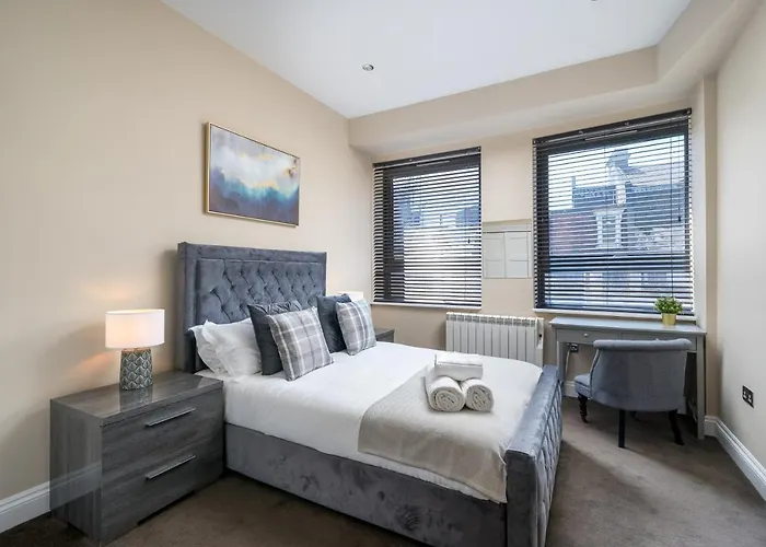 Spacious 2 Bedroom Apartment - Sleeps 6