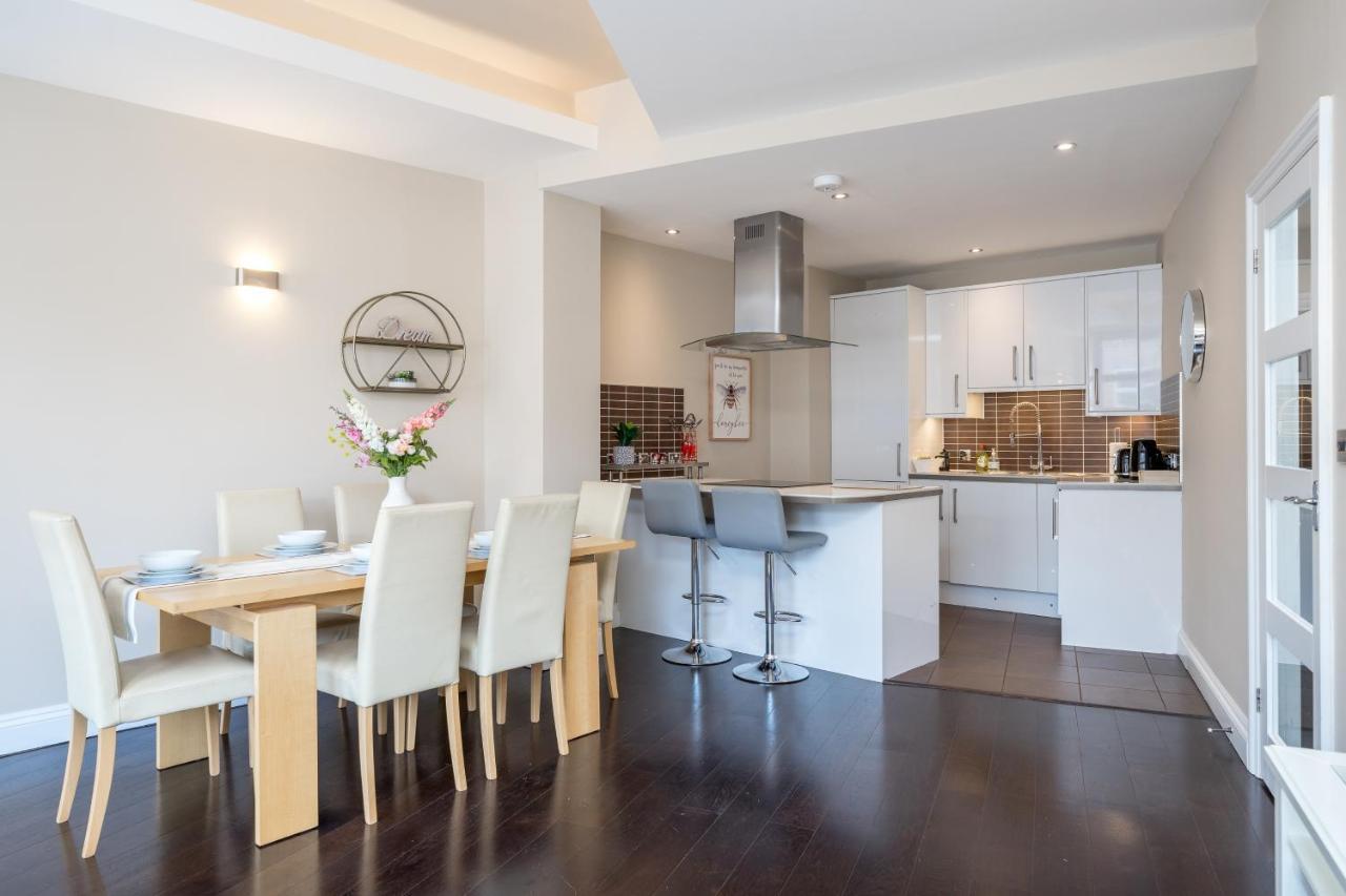 Spacious 2 Bedroom - Sleeps 6